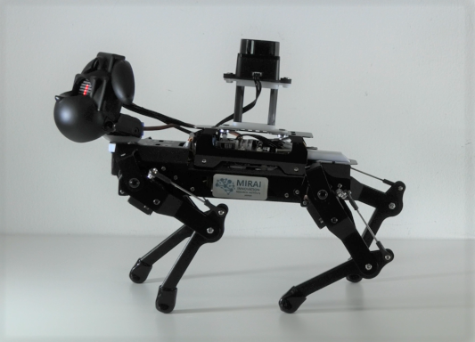 Une femme en ingénierie a participé à la conception du capteur LiDAR, qui permet au robot de faire pivoter sa tête.
